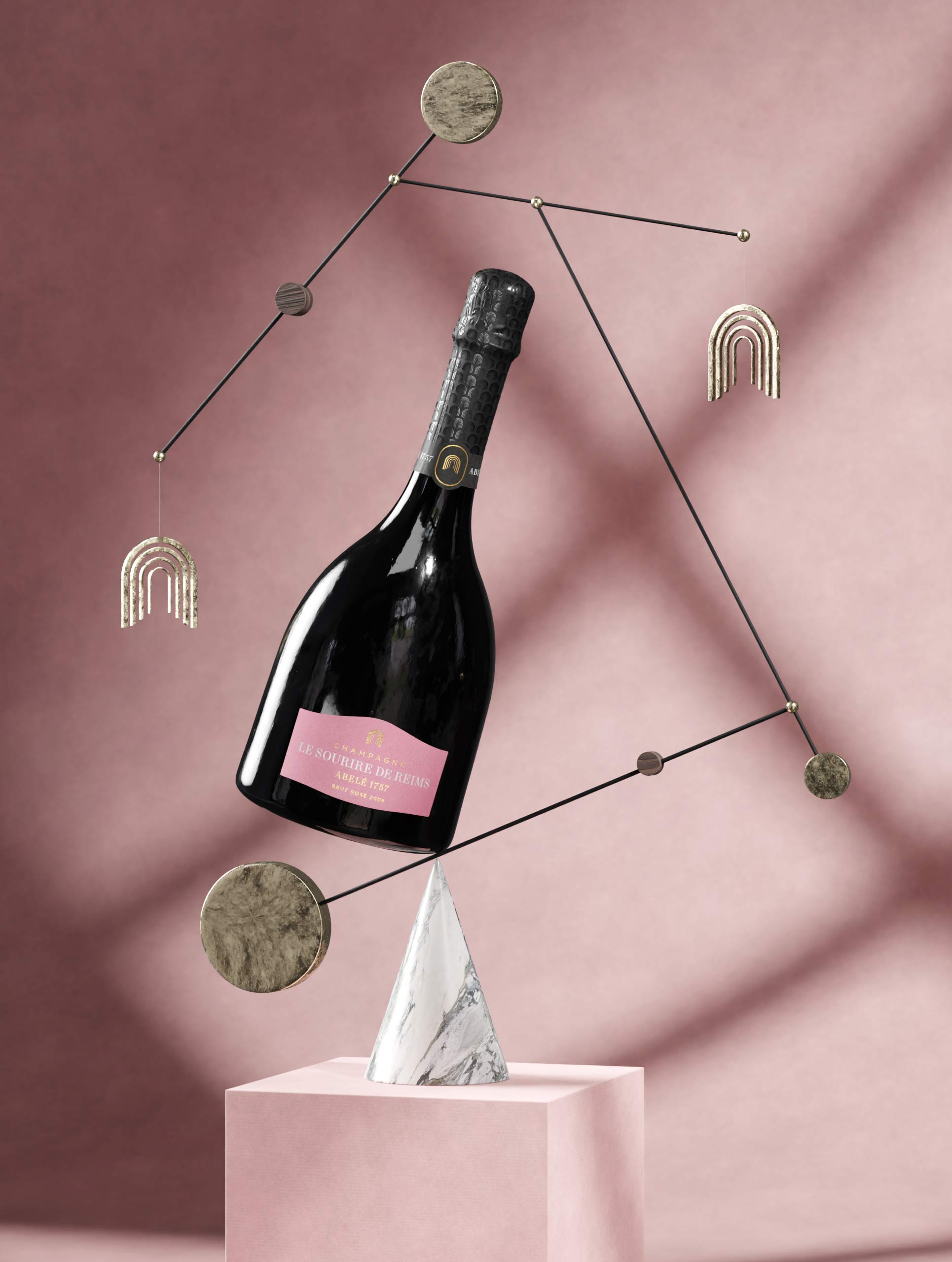 Bouteille de Sourire de Reims Rosé en équilibre | Réalisation Agence Discovery